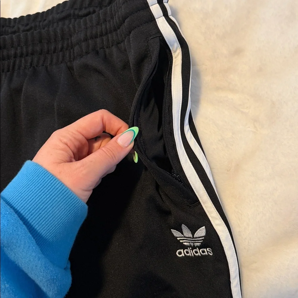Adidas classic three stripes track pants jogger - Picture 2 of 4